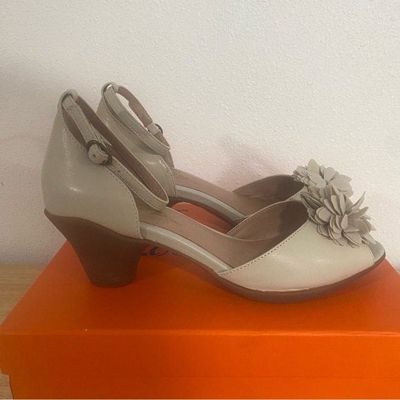 Miz Mooz Gardenia Floral Heels Ice Peep Toe 7.5 tan - Picture 4 of 7